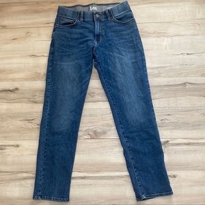 Lee Womens 30x32 Straight Taper Jeans. Great fit and waistband. Pockets
